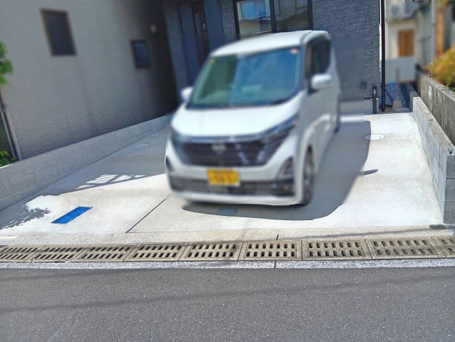 貸家（薊野西町2丁目4-37）の駐車場|駐車場完備です