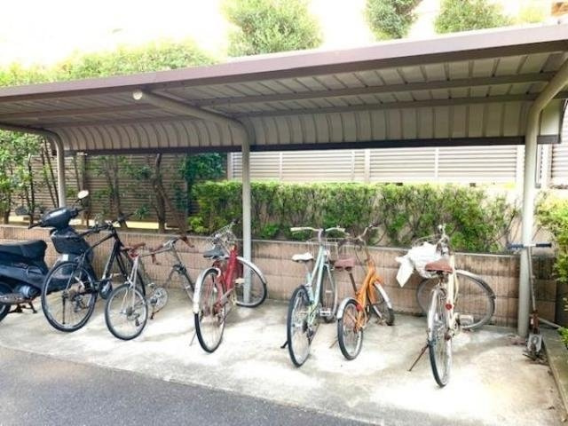ティアラ三軒茶屋の駐車場