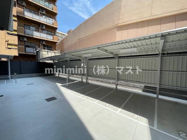 S-RESIDENCE難波西alterの駐車場