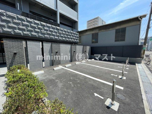 S-RESIDENCE難波西alterの駐車場