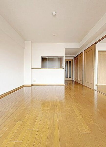 ラトゥール一社の居間・リビング