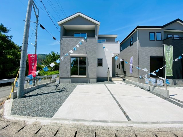 よかタウン／西区谷尾崎町1期／1号棟の前面道路含む現地写真