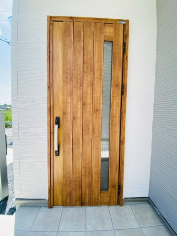 よかタウン／西区谷尾崎町1期／1号棟の玄関