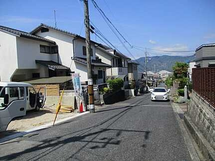 佐伯区美鈴が丘東２丁目　新築一戸建ての前面道路含む現地写真