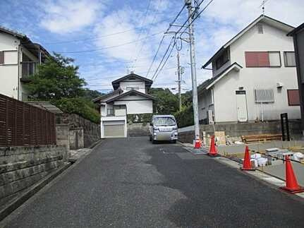 佐伯区美鈴が丘東２丁目　新築一戸建ての前面道路含む現地写真