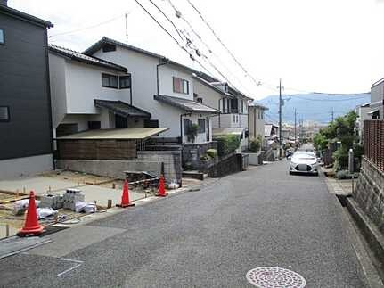 佐伯区美鈴が丘東２丁目　新築一戸建ての前面道路含む現地写真