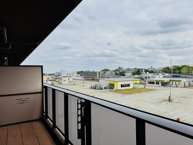 プレミスト高尾サクラシティエアリーコートの展望|～前面に高い建物が無く、眺望・陽当たり共に良好です～