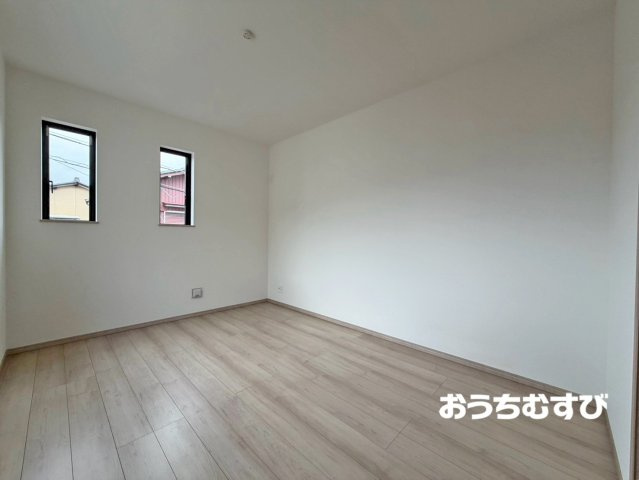 春日井市大手田酉町3丁目(全2棟)の前面道路含む現地写真