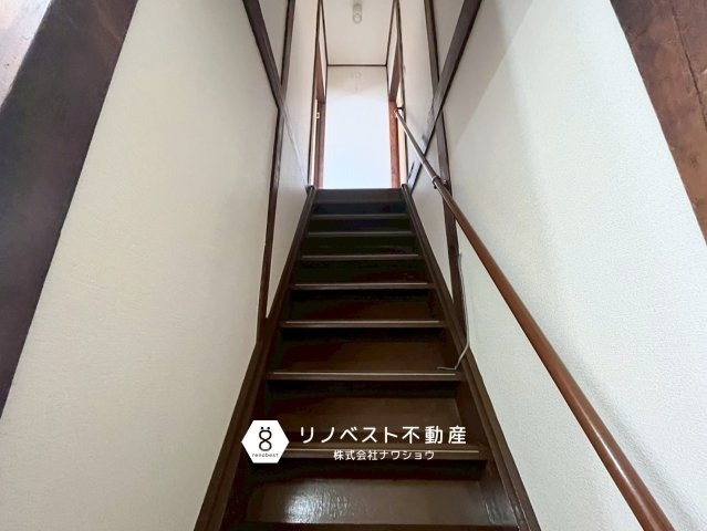 東大阪市大蓮南4丁目の玄関|【リノベスト不動産】弊社では売却のご相談も受付中！まずは一度ご相談ください♪
