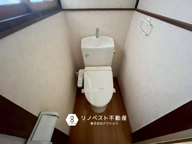 東大阪市大蓮南4丁目の浴室|週に一度、50℃以上の熱めのお湯を5秒間ずつ各所にかけることで、カビの胞子を死滅させることができます。洗剤を使わずにできる強力な予防法です。ぜひ試してみてください！