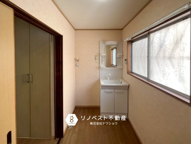 東大阪市大蓮南4丁目の独立洗面台|洗濯機置場も確保されております◎
