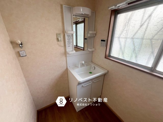 東大阪市大蓮南4丁目の洋室|ダイニングキッチンの横に隣接する洋室はお子様の遊び場や家族団らんの場としてご活用できますね♪