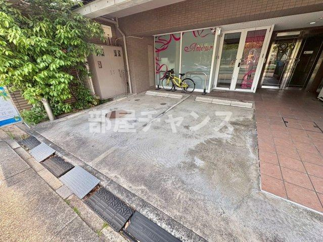 YHOスクエアの駐車場