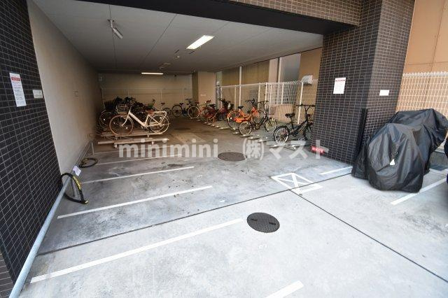 アドバンス東梅田アクシスの駐車場