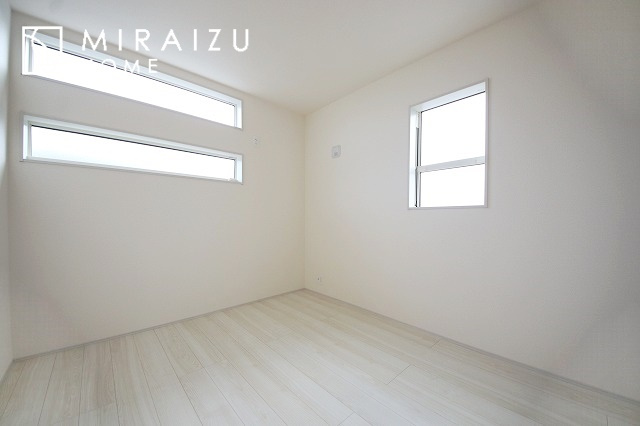 【収納】 | 収納力も自慢です。お洋服がお好きなお客様も多いですよね、衣替えをしなくてもお洋服をしまっておけそうなくらいの広さですね！