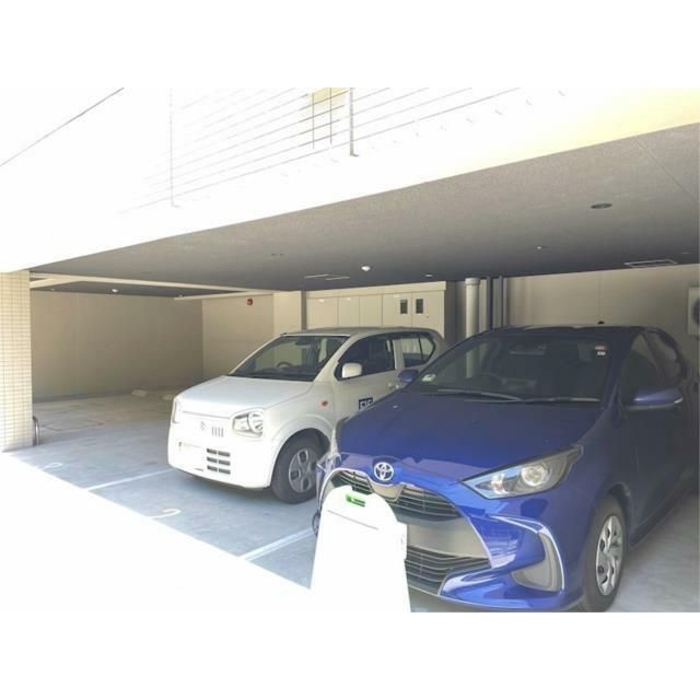 CREALpremier大島の駐車場