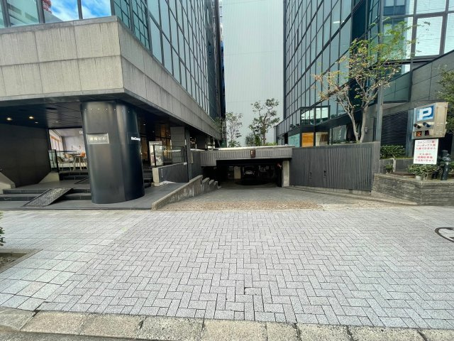 【外観】 | 地下駐車場付き