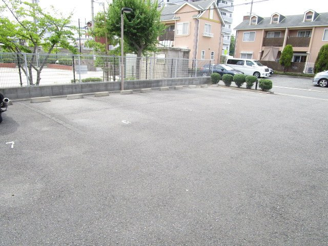 セゾン南茨木の駐車場