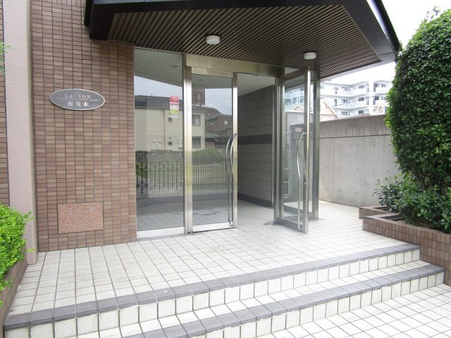 セゾン南茨木のエントランス