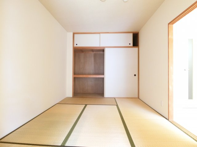 セゾン南茨木の寝室