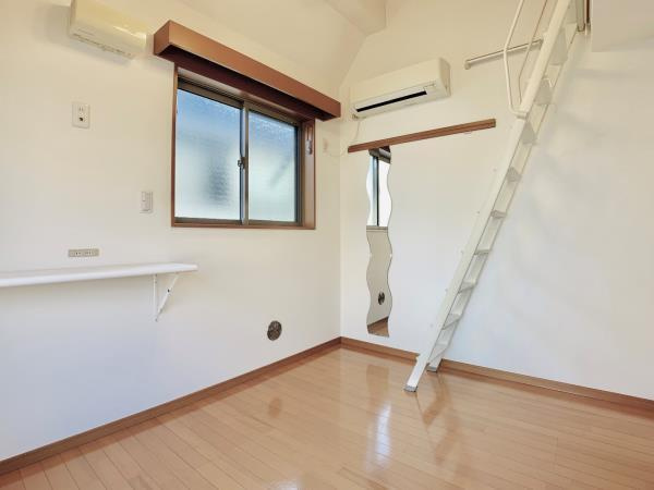 八景舎高円寺南Bの居間・リビング|使いやすいキッチンです