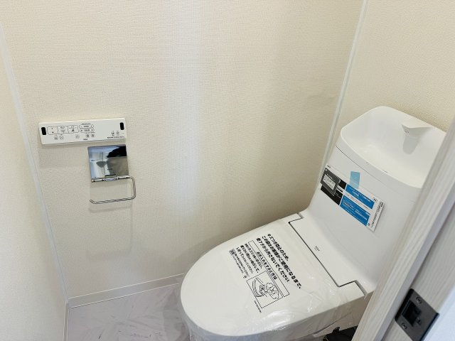 カミュ八王子Ｂ棟のトイレ|～新規交換済の暖房温水洗浄機能付きトイレ　冬場は特に嬉しい機能ですね～