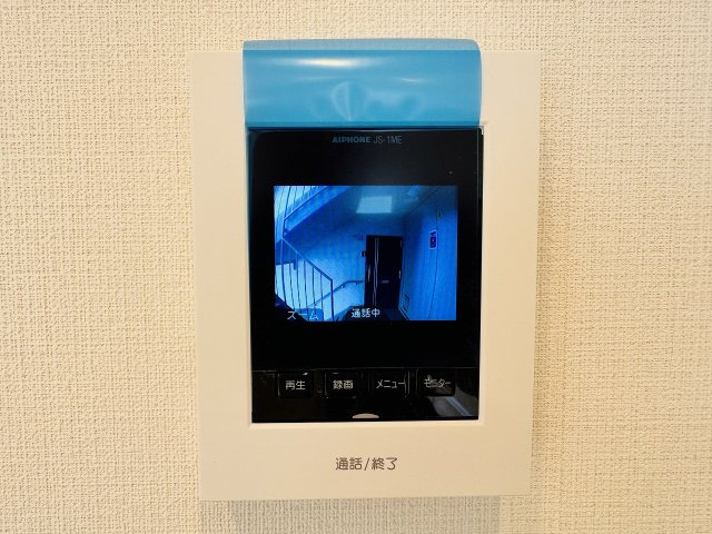 カミュ八王子Ｂ棟のセキュリティ|～TVモニター付インターホン　訪問者の確認に便利です～