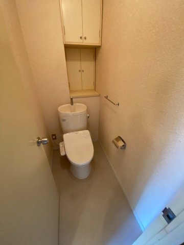 ユーカリ五番町ハイツのトイレ|温水洗浄便座　新規交換
