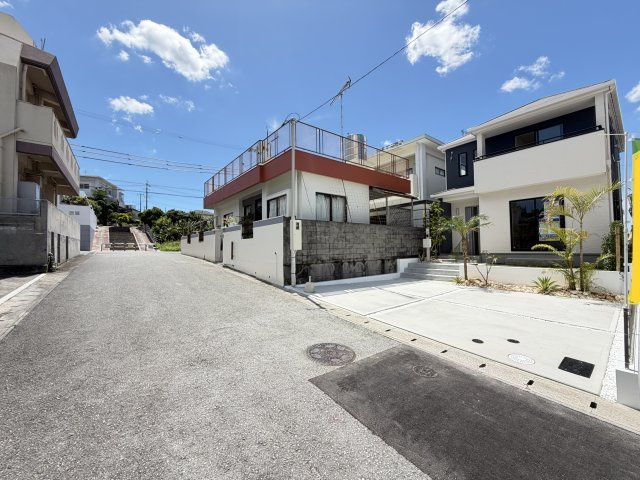 うるま市江洲（全10棟）H号棟の前面道路含む現地写真|※南東側公道6m♪