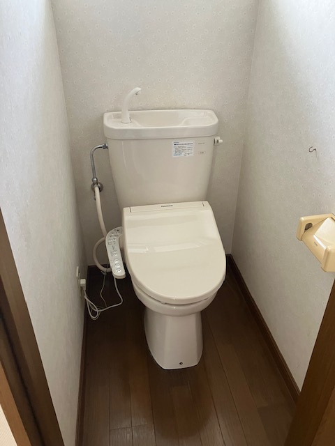 シティパレスB棟のトイレ|落ち着いた色調のトイレです