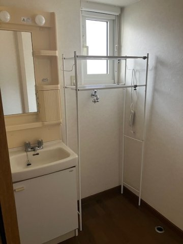 シティパレスB棟の洗面所|ゆったりとスペースのある洗面所