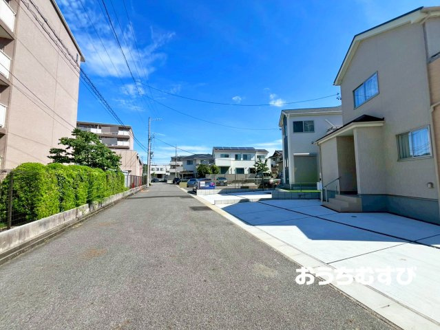 尾張旭市旭前町2期(全4棟）の前面道路含む現地写真