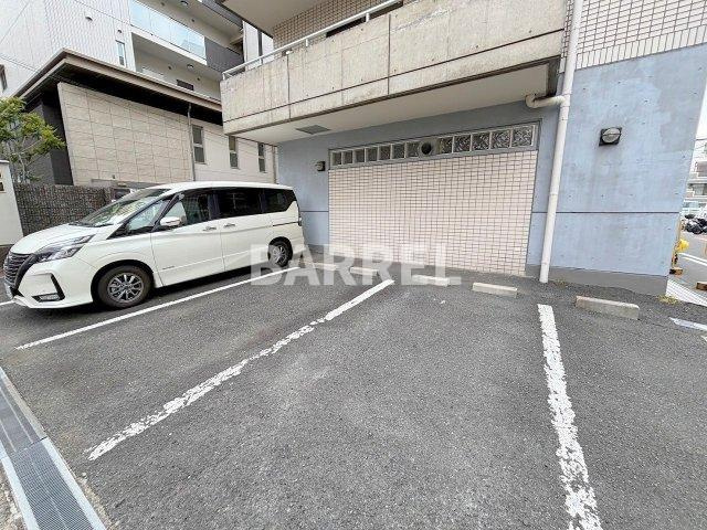 ライフステージ新大阪の駐車場