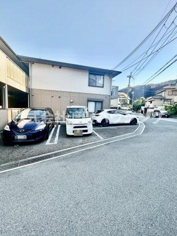ヴィラ・グレイスBの駐車場