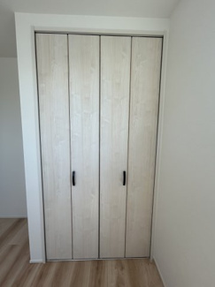 【収納】 | 大芝一丁目　戸建 | 3階　6帖　クローゼット