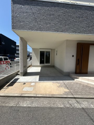 【駐車場】 | 大芝一丁目　戸建 | ゆとりある駐車場（奥行5.0m 横3.0ｍ 高さ2.7ｍ）