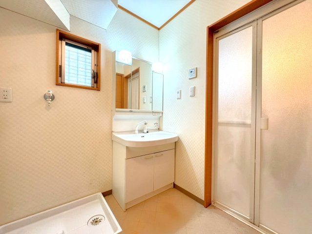 室内丁寧にお使いの美宅◆５ＬＤＫ＋ＷＩＣ付き◆駐車２台可能◆伏見区久我西出町の洗面所|洗面
