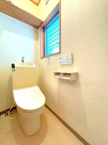 室内丁寧にお使いの美宅◆５ＬＤＫ＋ＷＩＣ付き◆駐車２台可能◆伏見区久我西出町のトイレ|トイレ