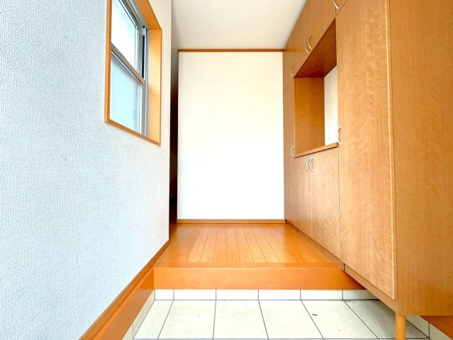 室内丁寧にお使いの美宅◆５ＬＤＫ＋ＷＩＣ付き◆駐車２台可能◆伏見区久我西出町の玄関|玄関