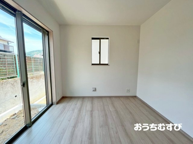 春日井市石尾台6丁目4番(全2棟)の洋室
