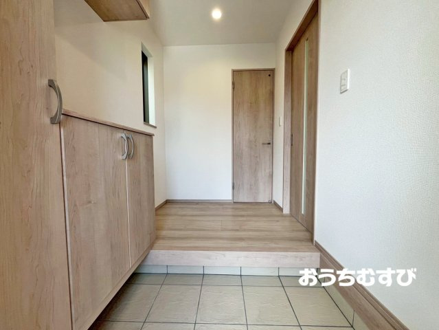 春日井市石尾台6丁目4番(全2棟)の玄関