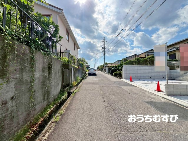 春日井市石尾台6丁目4番(全2棟)の前面道路含む現地写真