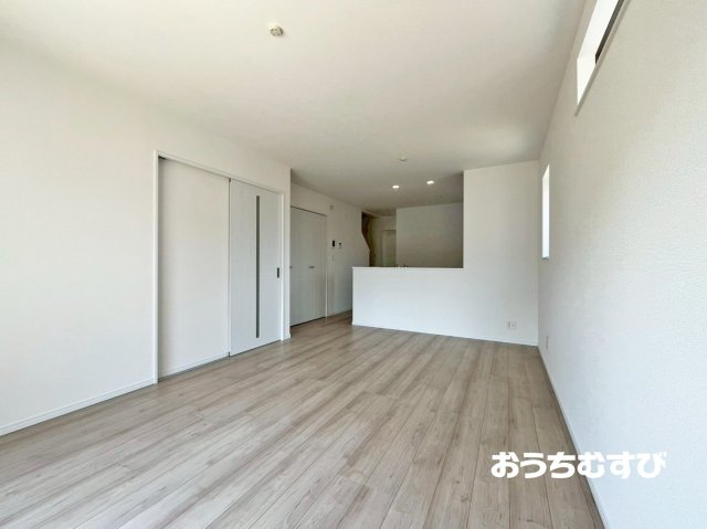 春日井市石尾台6丁目4番(全2棟)の居間・リビング