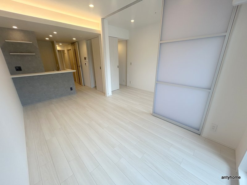 コンフォリア・リヴ北浜淡路町　仲介手数料無料の居間・リビング