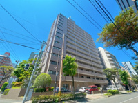 【外観】 | サーパス大博通り☆仲介手数料無料☆ | 共用部は清掃が行き届き、非常にきれいな状態です。オートロック完備で防犯面も安心。住まう人の快適さを第一に考えた、品格のある分譲マンションです。
