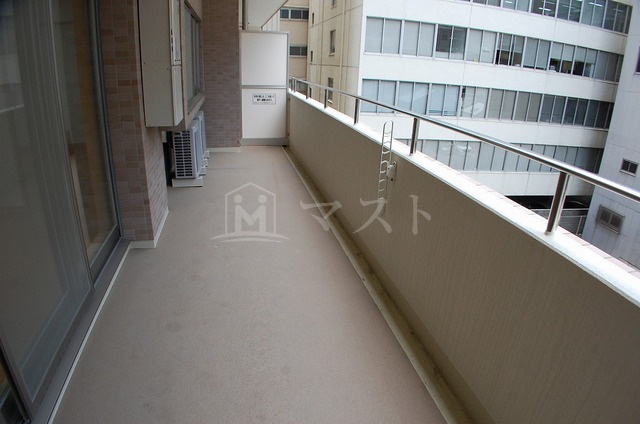 エグゼタワー道修町のバルコニー