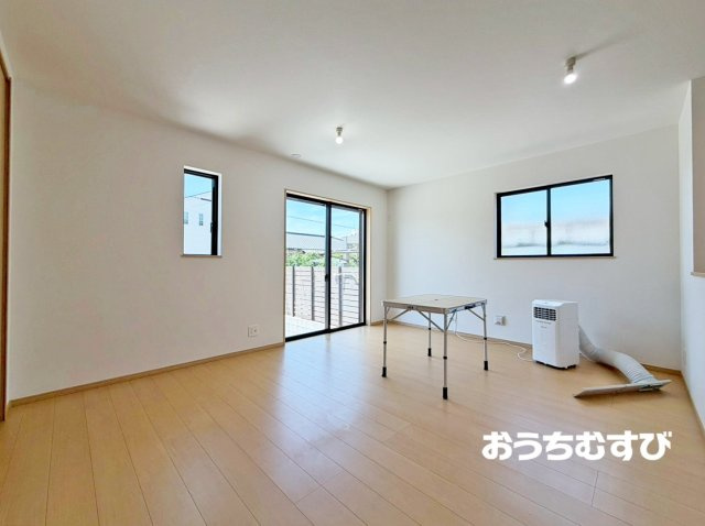 尾張旭市晴丘町池上11番(全2棟)の居間・リビング