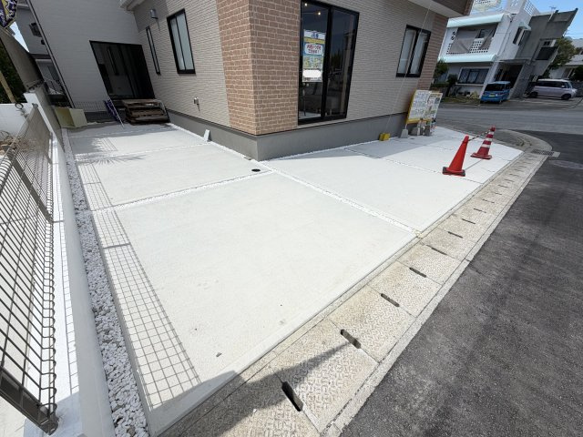 うるま市江洲（全10棟）J号棟の駐車場|J号棟　駐車3台可♪