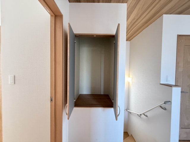 うるま市江洲（全10棟）J号棟の収納|J号棟　2階ファミリースペース収納付き♪