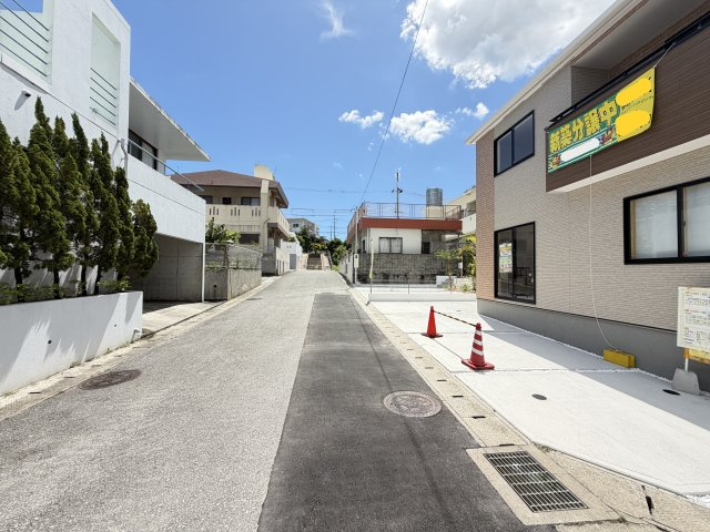 うるま市江洲（全10棟）J号棟の前面道路含む現地写真|※南東側公道6m♪